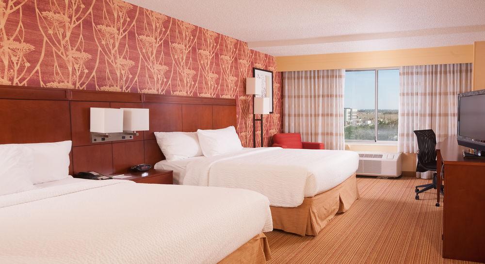 Courtyard By Marriott Denver Airport Екстериор снимка