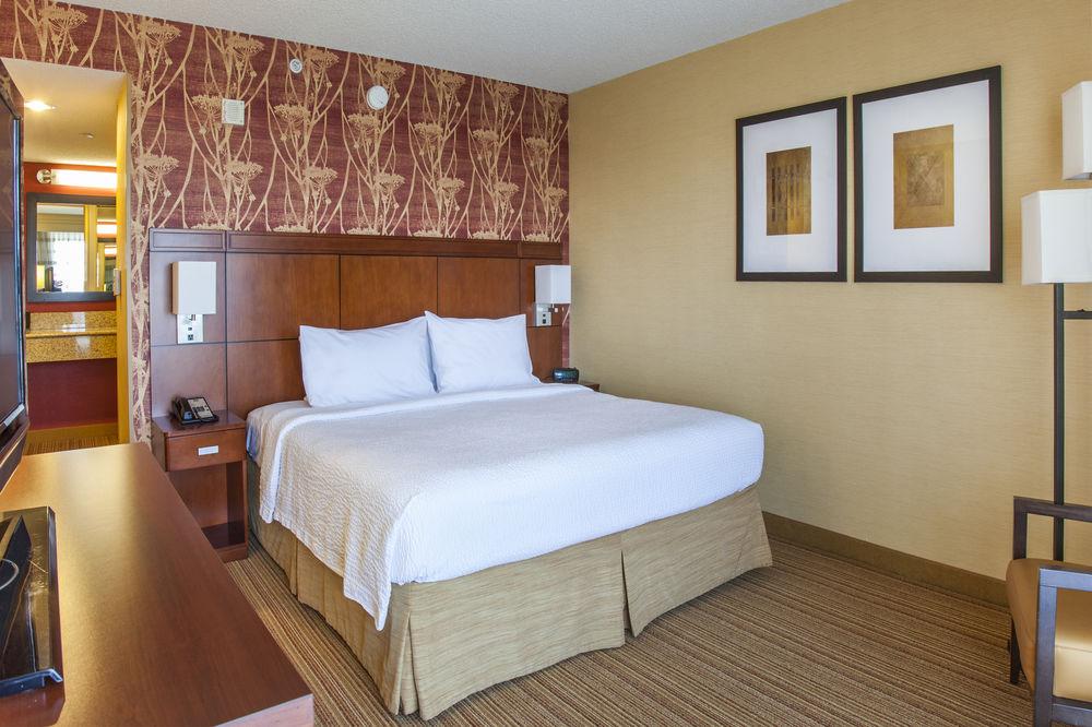 Courtyard By Marriott Denver Airport Екстериор снимка