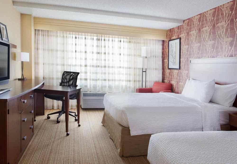 Courtyard By Marriott Denver Airport Екстериор снимка