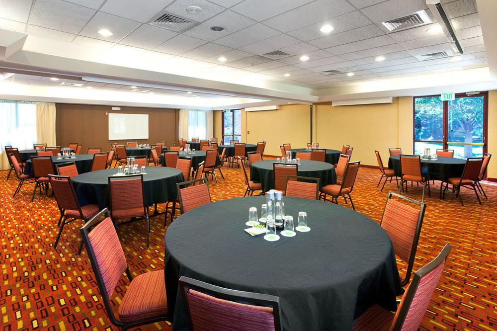 Courtyard By Marriott Denver Airport Екстериор снимка