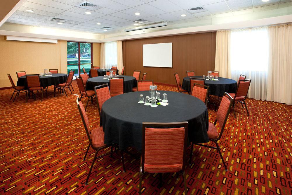 Courtyard By Marriott Denver Airport Екстериор снимка