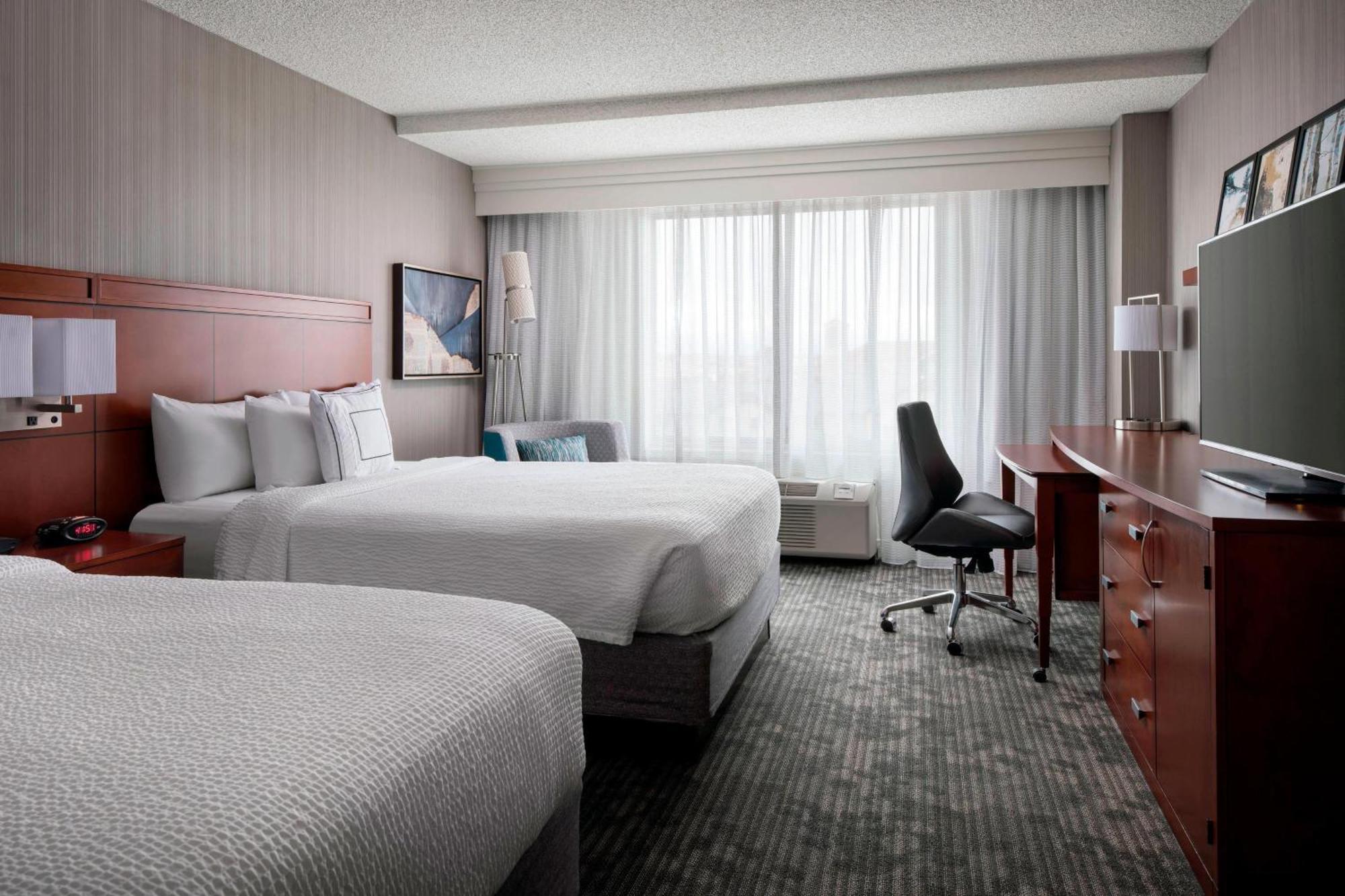 Courtyard By Marriott Denver Airport Екстериор снимка