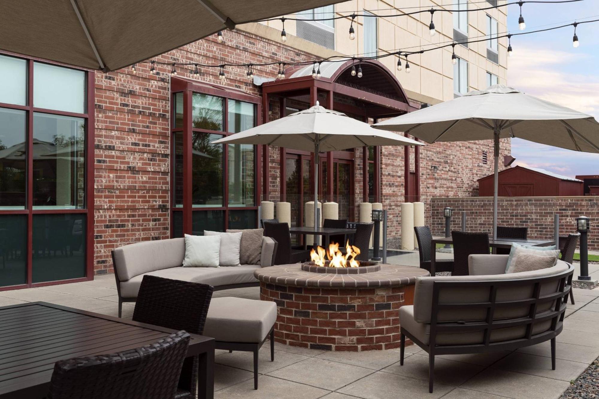 Courtyard By Marriott Denver Airport Екстериор снимка