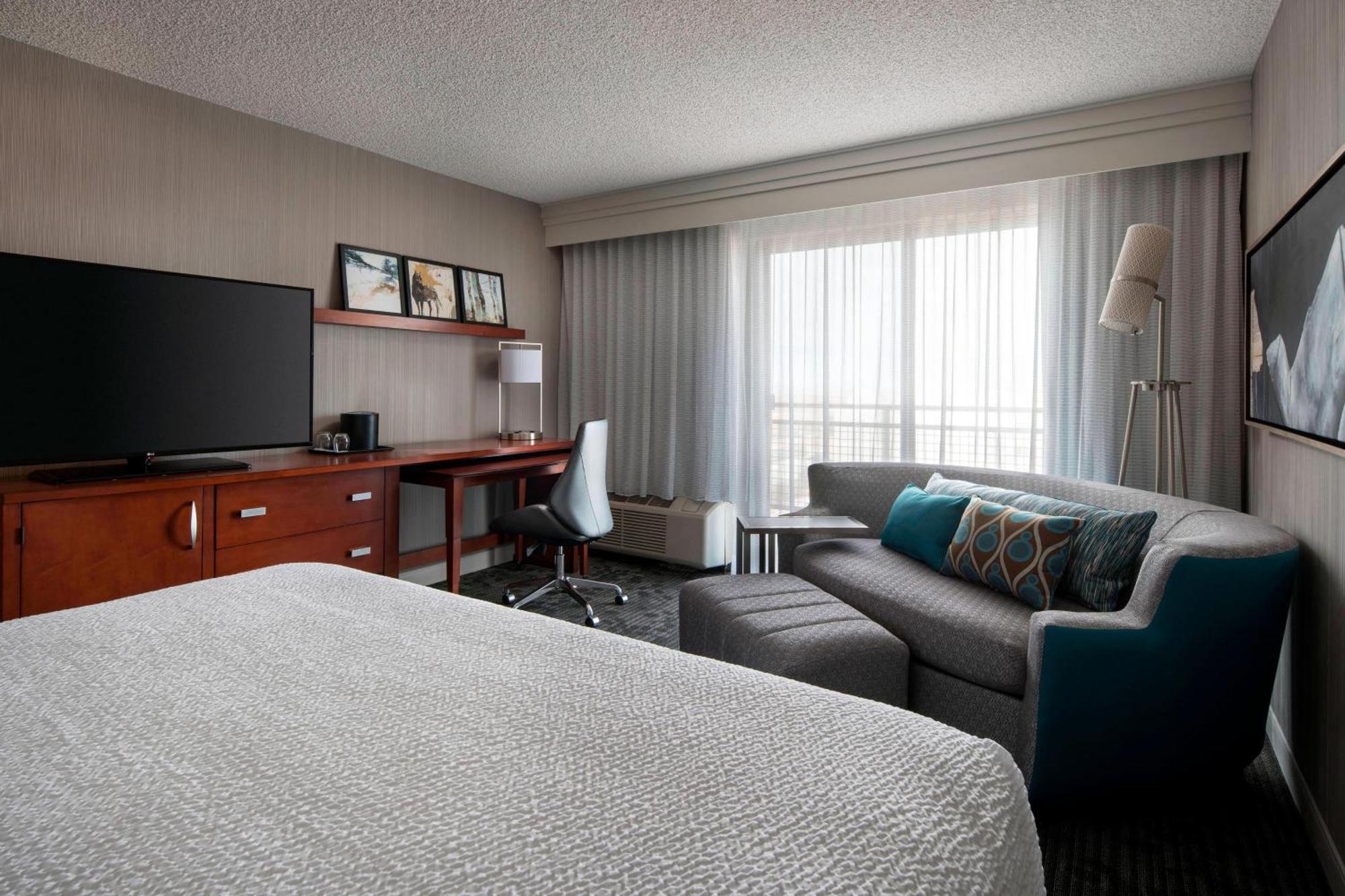 Courtyard By Marriott Denver Airport Екстериор снимка