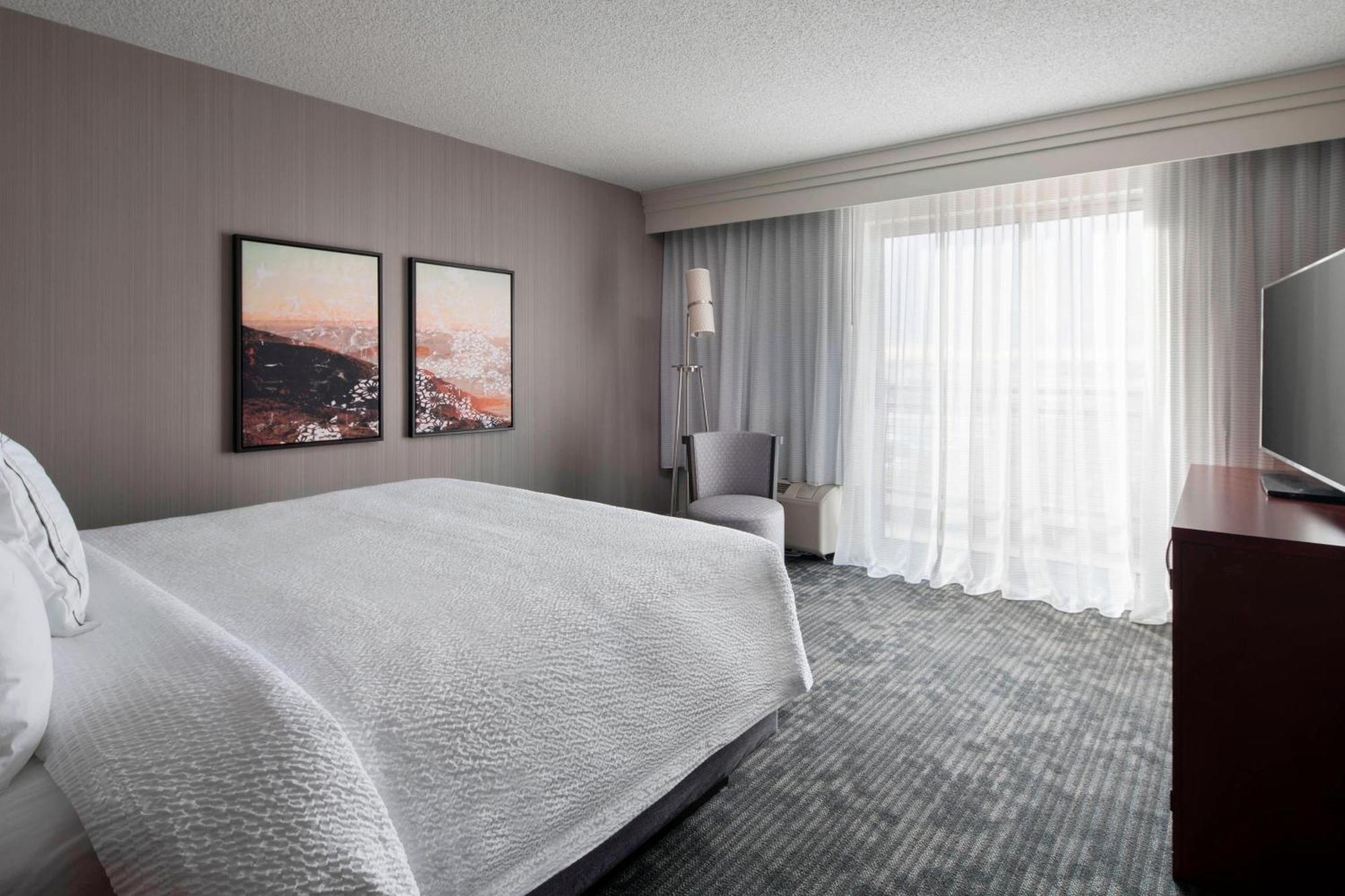 Courtyard By Marriott Denver Airport Екстериор снимка