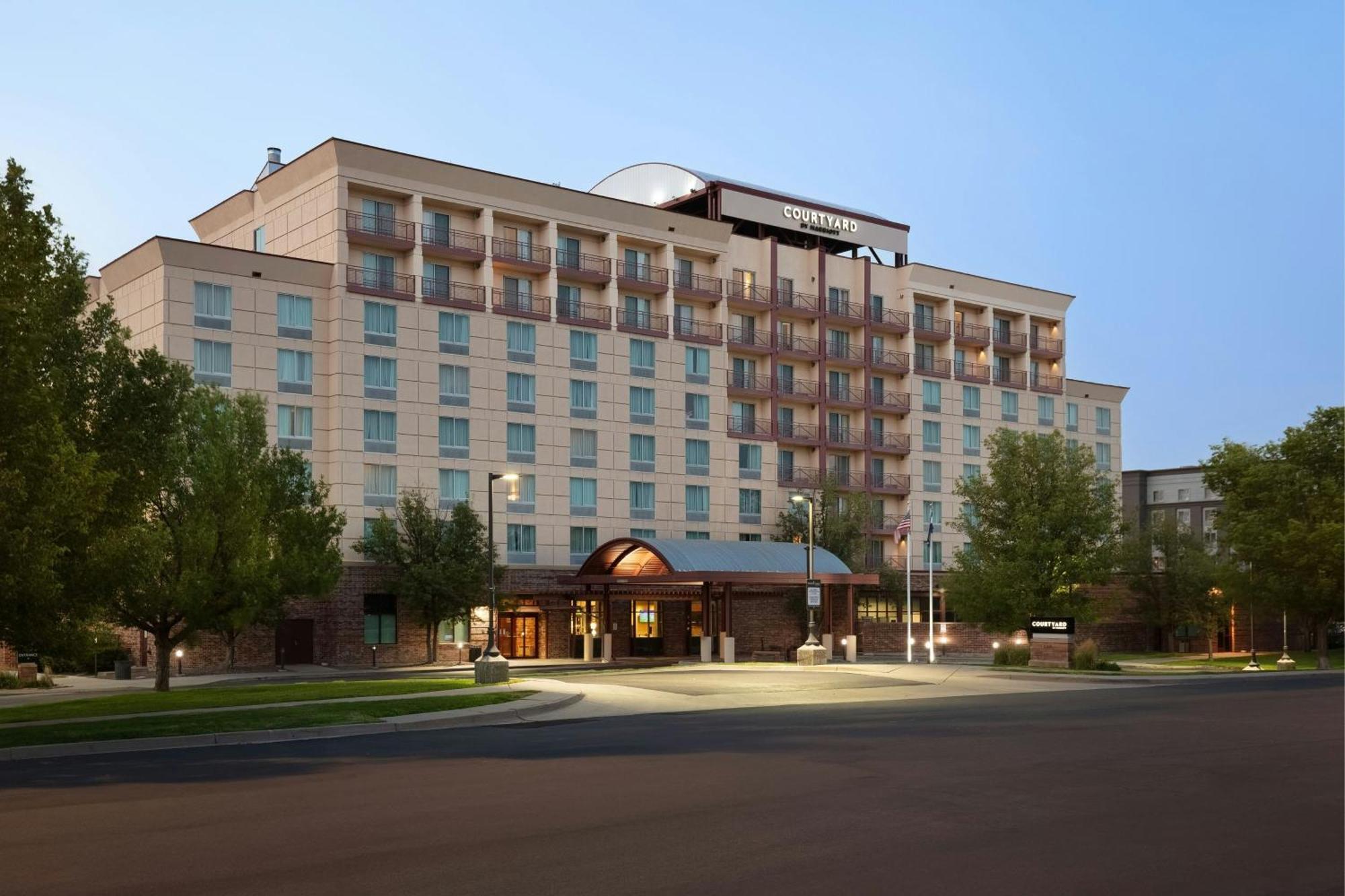 Courtyard By Marriott Denver Airport Екстериор снимка