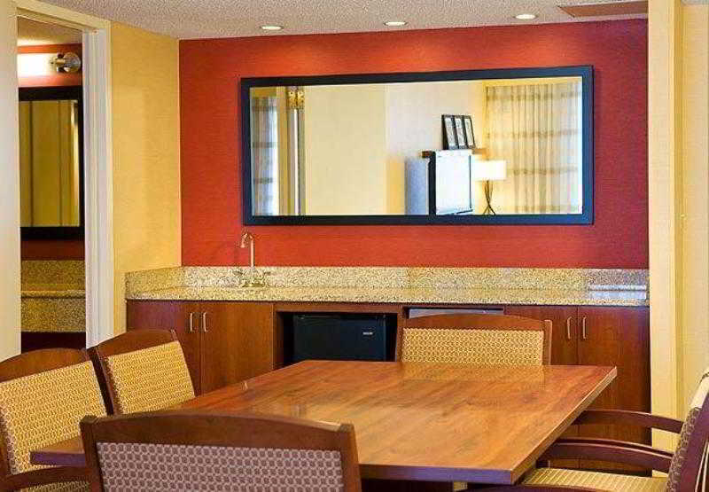 Courtyard By Marriott Denver Airport Екстериор снимка