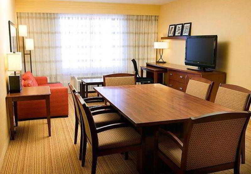 Courtyard By Marriott Denver Airport Екстериор снимка