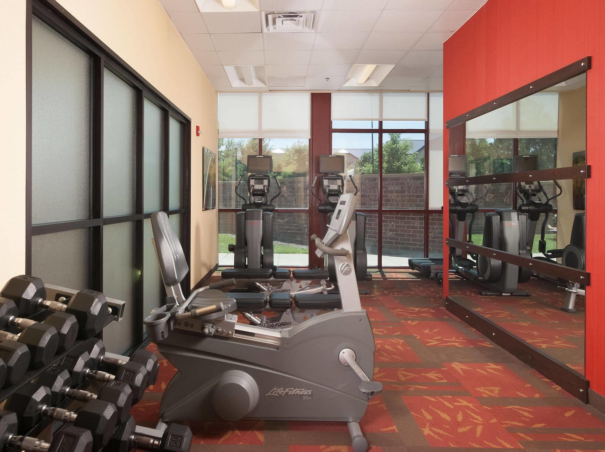 Courtyard By Marriott Denver Airport Екстериор снимка